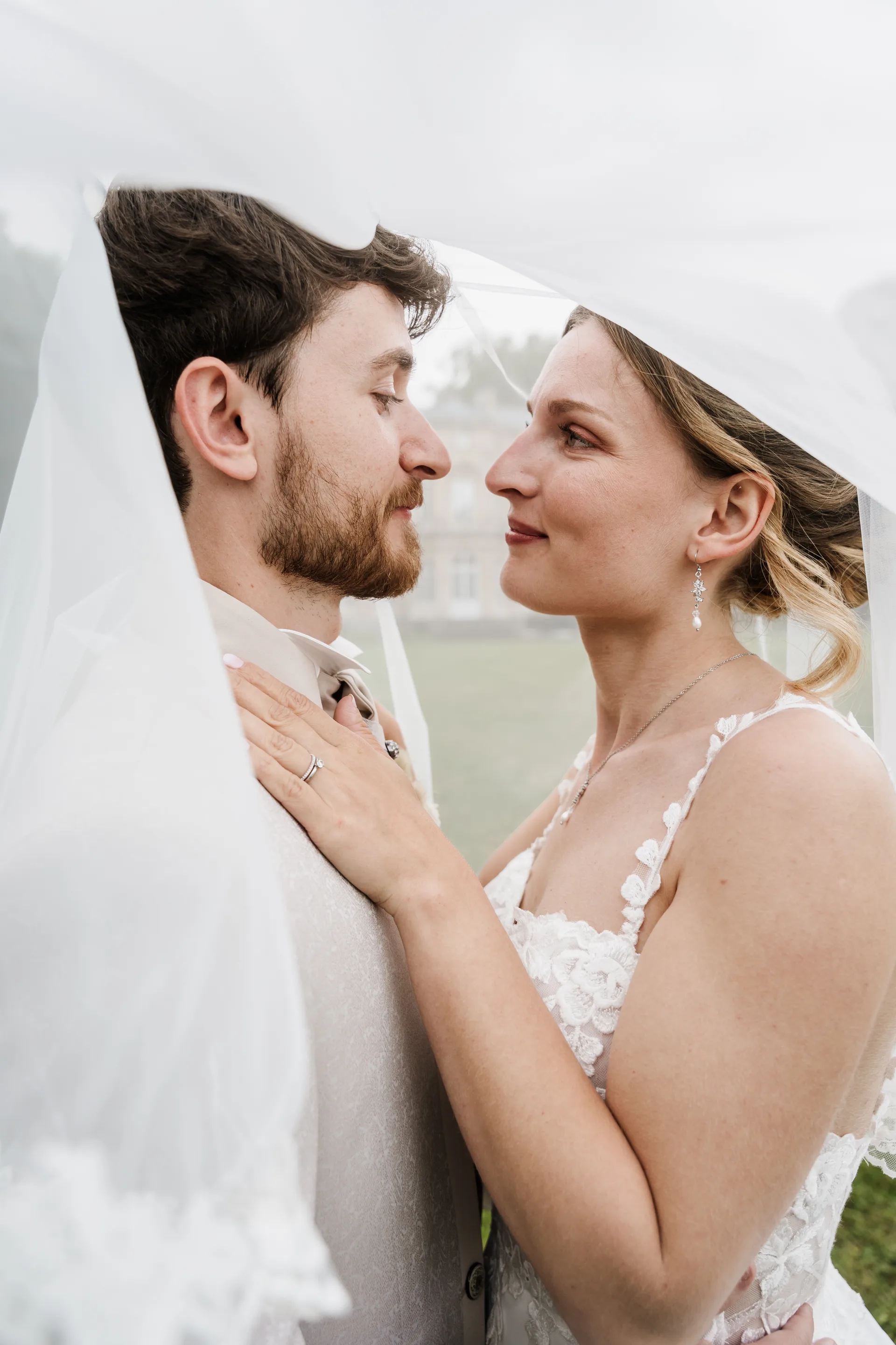 Mariage — les mariés en sortie de cérémonie