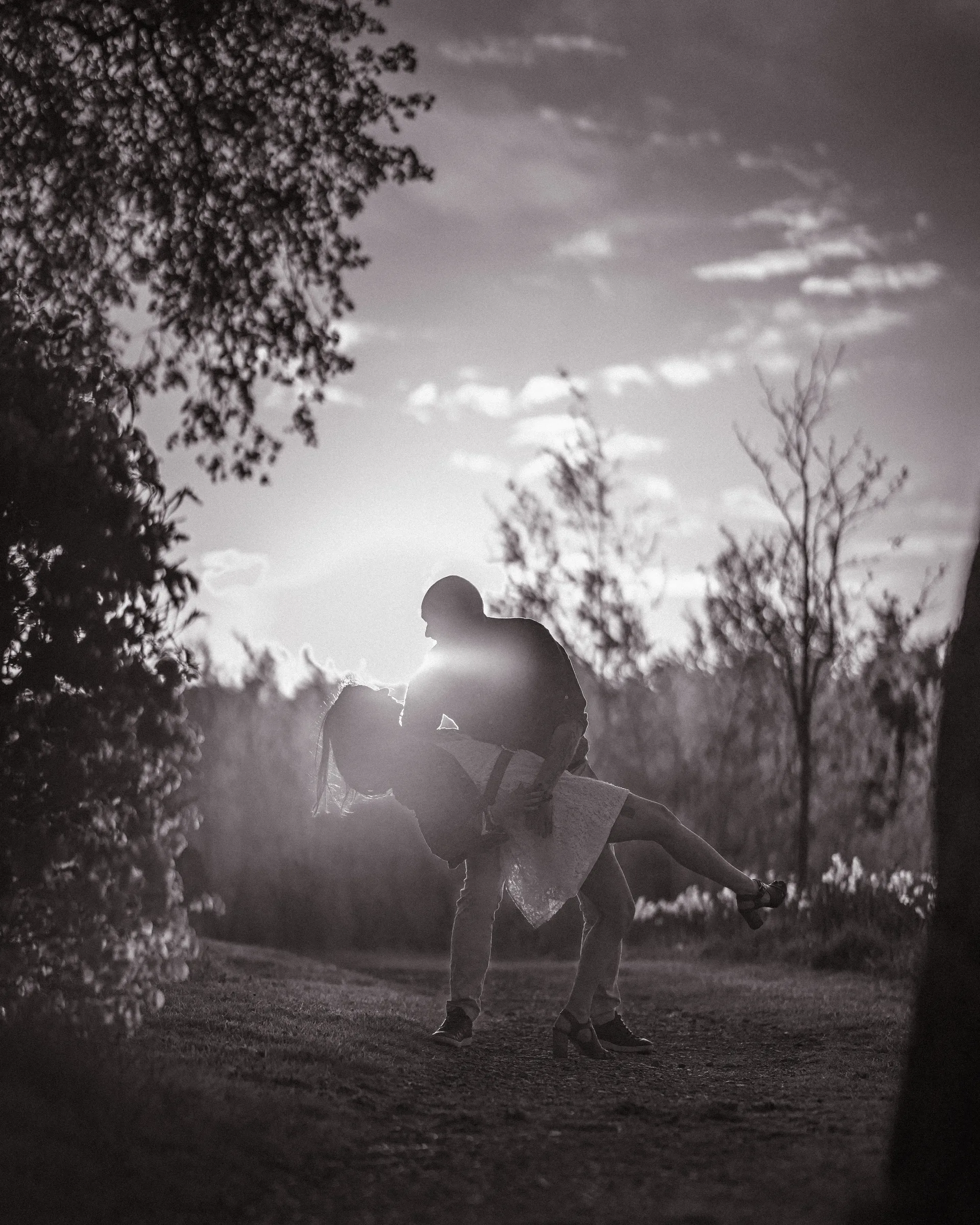 Mariage — couple dans les vagues