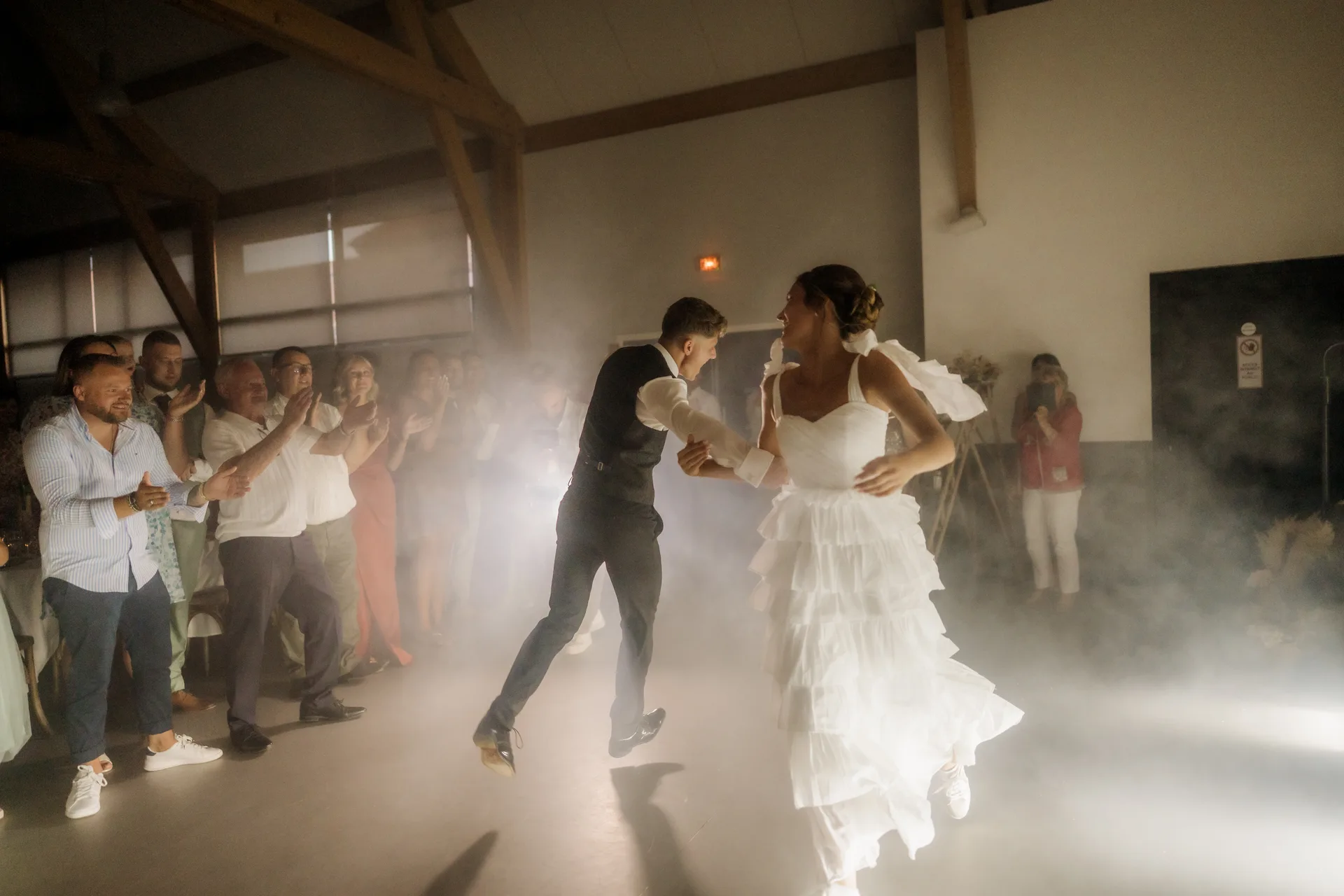 Mariage — rires pendant le vin d'honneur